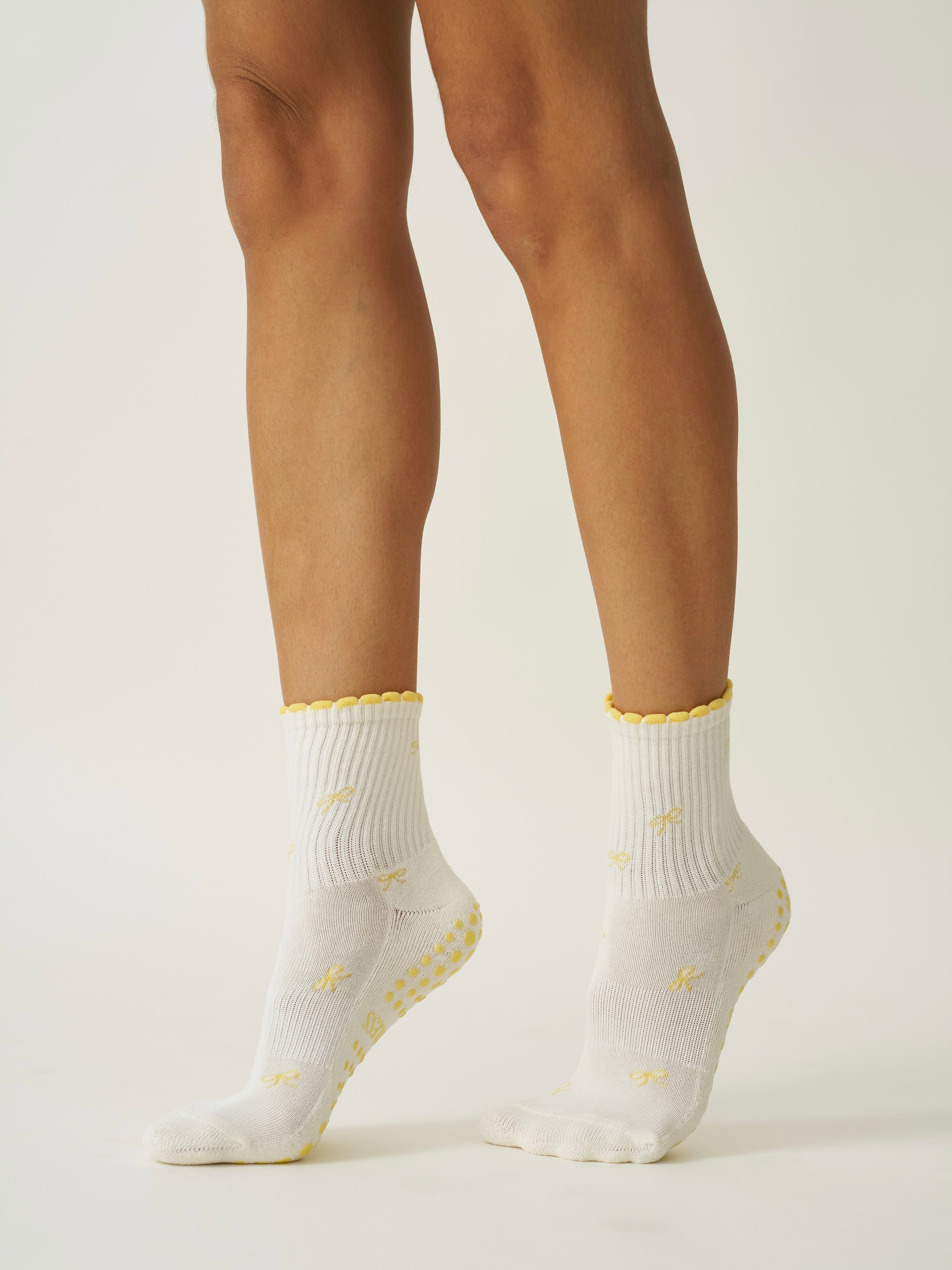 🎀 Mini Bow Petal Grip Sock [Butter]