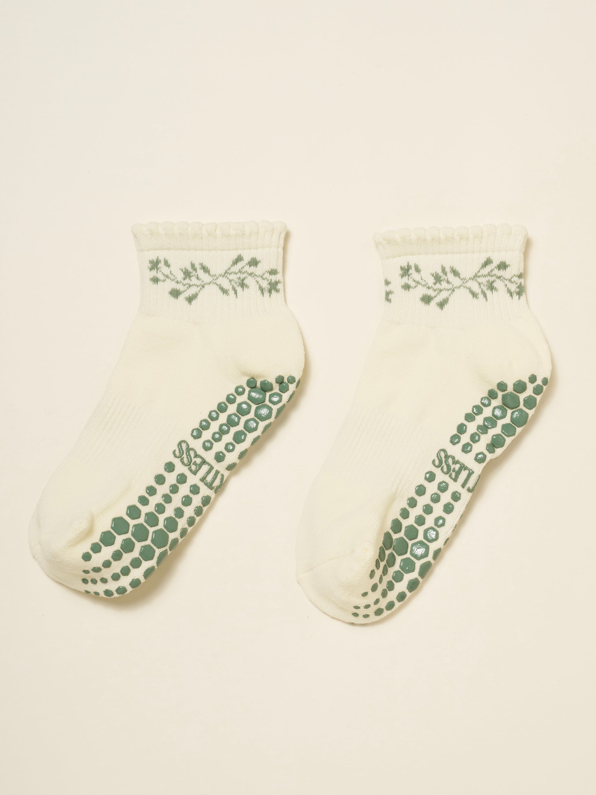 🎄 Cropped Crew Grip Sock - Garland