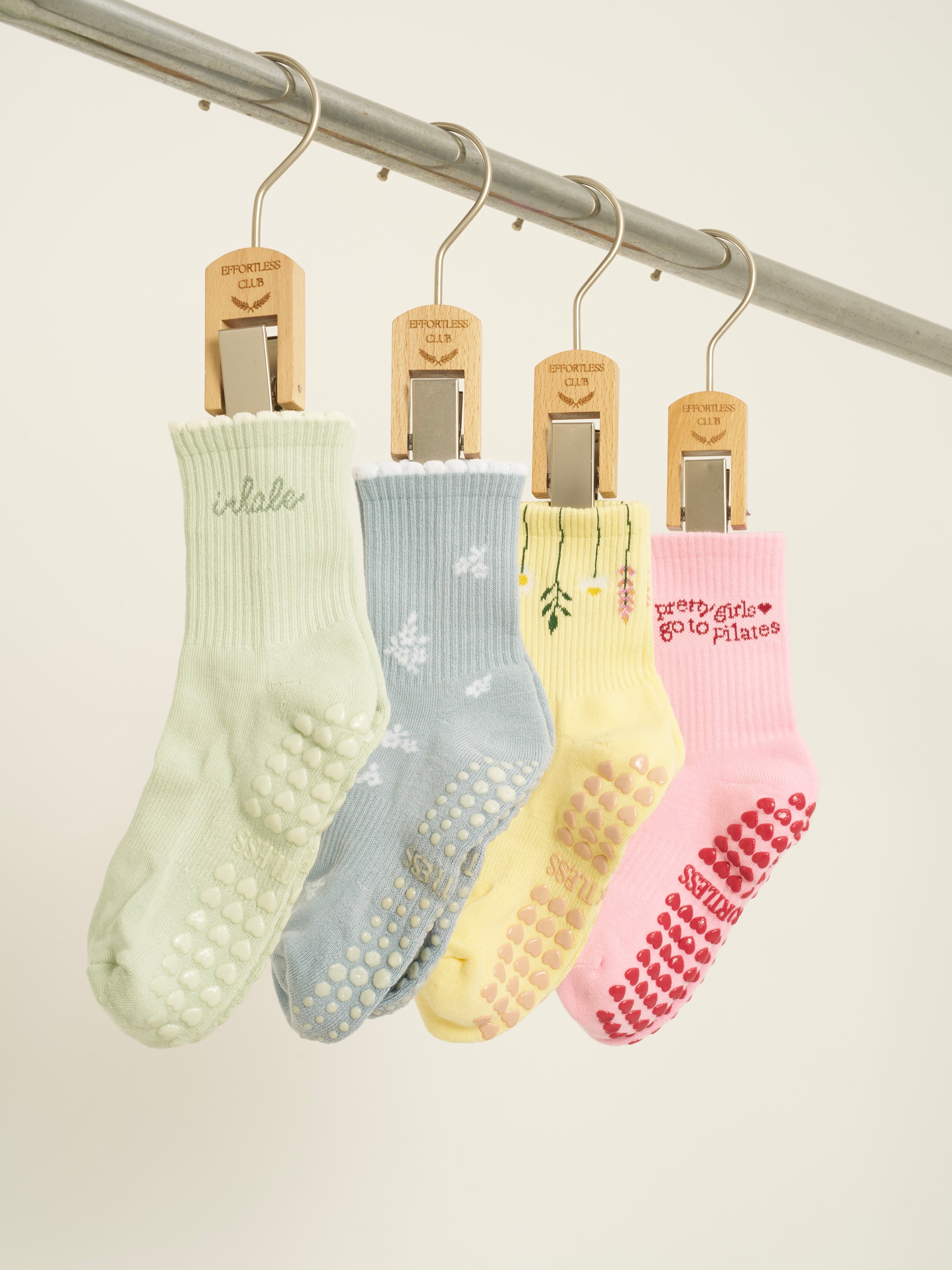 🧦 Effortless Club Wooden Sock Hanger